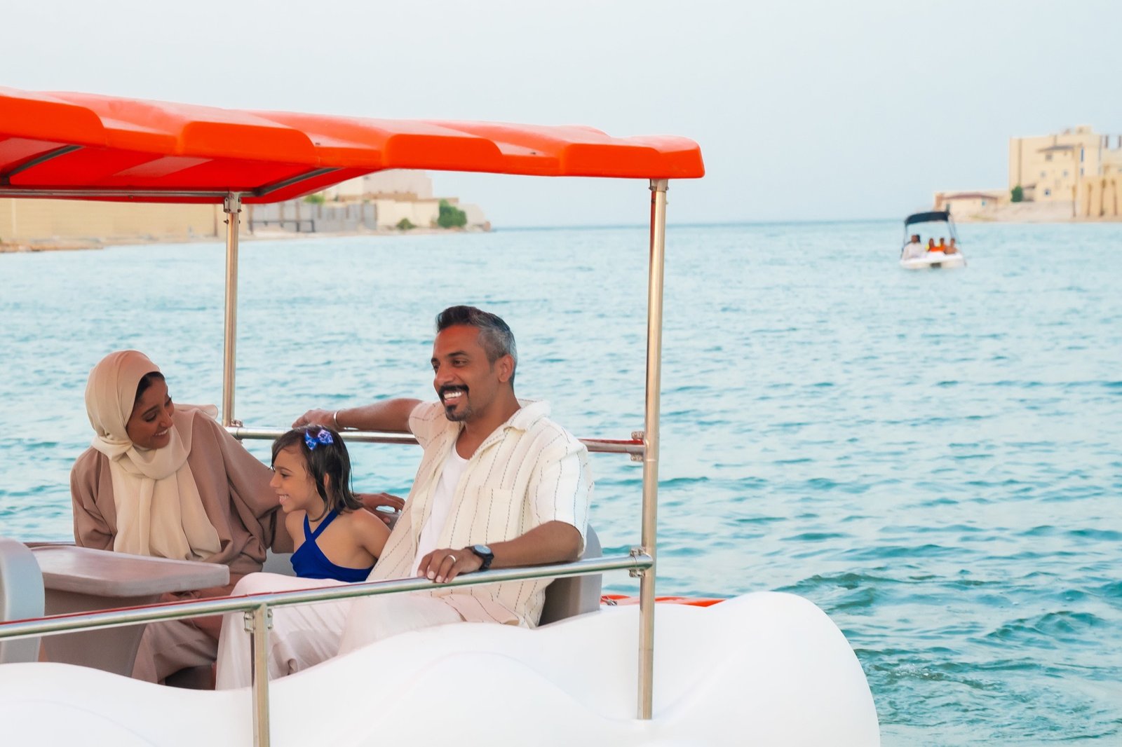 تجربة بحرية عائلية في تمارا بيتش